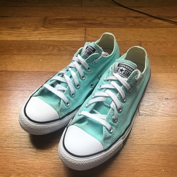 how to clean converse chuck taylors